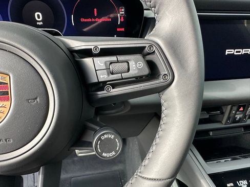 Used 2026 Porsche Macan Electric RWD image 17