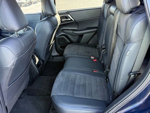 Used 2024 Mitsubishi Outlander SE Black Edition image 14