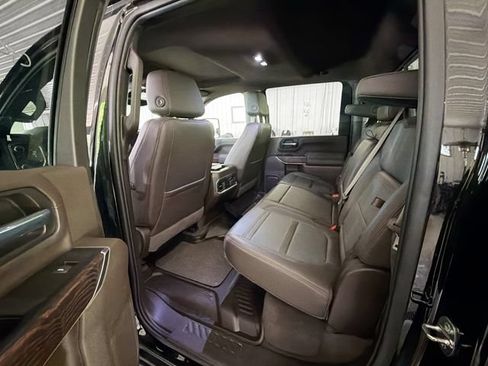 Used 2022 GMC Sierra 2500 Denali w/ Denali Black Diamond Edition AWD/4WD image 9