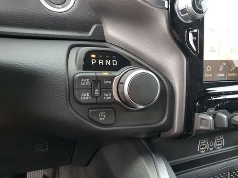 New 2026 RAM 1500 4x4 Crew Cab image 9