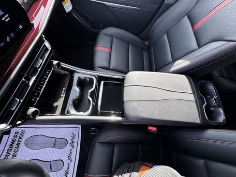 Used 2025 Chevrolet Traverse RS w/ LPO, Floor Liner Package image 20