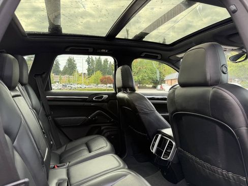 Used 2016 Porsche Cayenne S AWD/4WD image 21