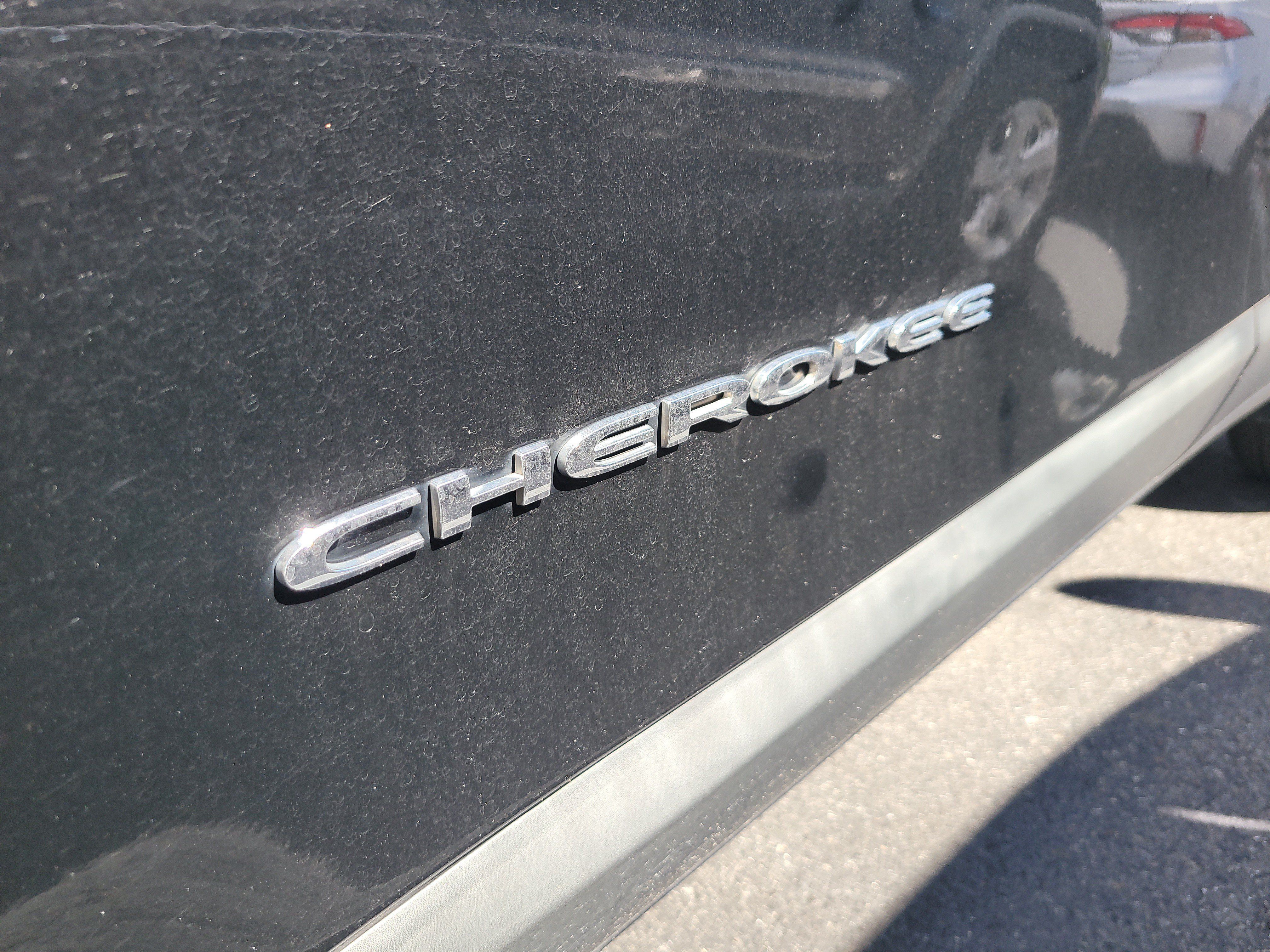 Used 2020 Jeep Cherokee Latitude FWD image 9