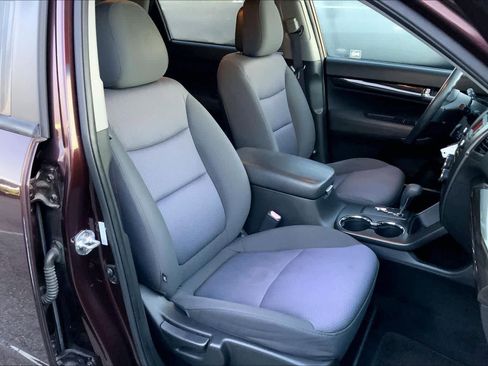 Used 2012 Kia Sorento LX image 9