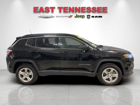 Used 2024 Jeep Compass Latitude AWD/4WD image 2