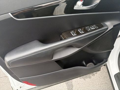 Used 2019 Kia Sorento AWD V6 image 15