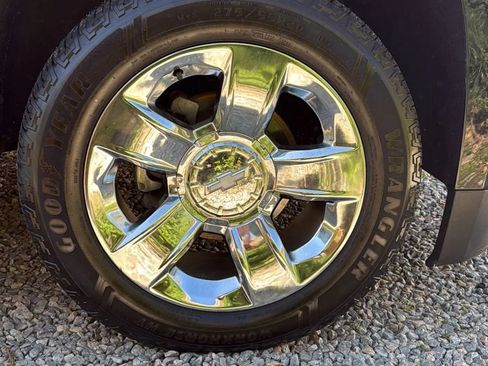 Used 2019 Chevrolet Tahoe LT w/ LT Signature Package image 13