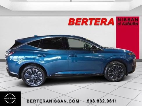 Used 2025 Nissan Murano Platinum image 2