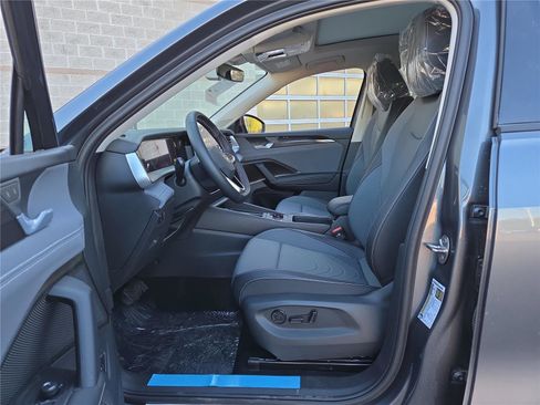 New 2026 Volkswagen Tiguan SE image 11