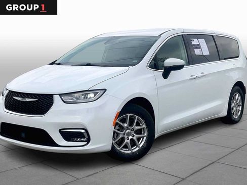 Used 2023 Chrysler Pacifica Touring-L FWD image 1