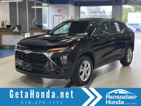 Used 2024 Chevrolet Trax LS FWD image 1