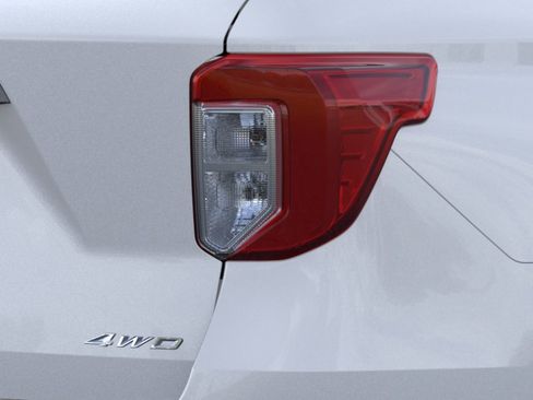 New 2024 Ford Explorer XLT w/ Equipment Group 202A image 21