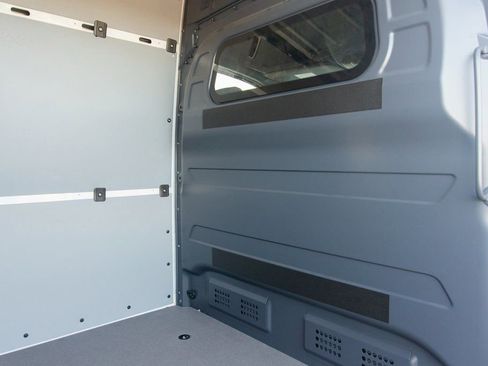 Used 2025 Mercedes-Benz Sprinter 2500 image 38