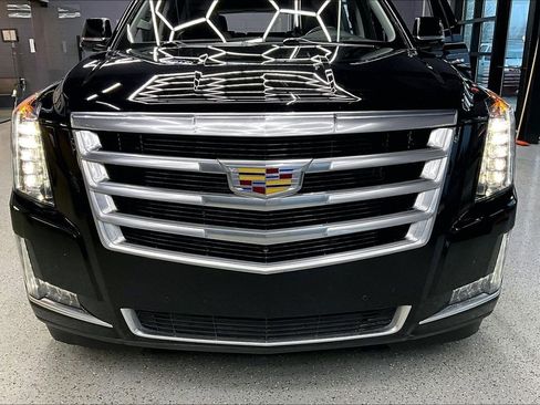 Used 2016 Cadillac Escalade Luxury image 35