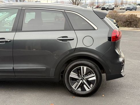 Used 2022 Kia Niro LXS image 8