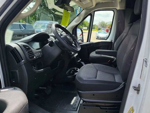 Used 2025 RAM ProMaster 2500 w/ U-Haul Equipment Group FWD image 16