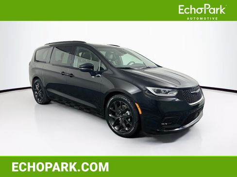 Used 2023 Chrysler Pacifica Touring-L w/ S Appearance Package FWD image 1
