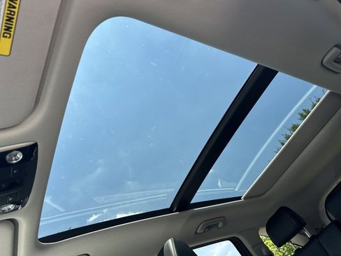 Used 2025 Kia Sorento S w/ Panoramic Sunroof Package FWD image 38