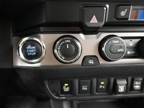 Used 2019 Toyota Tacoma Limited image 32