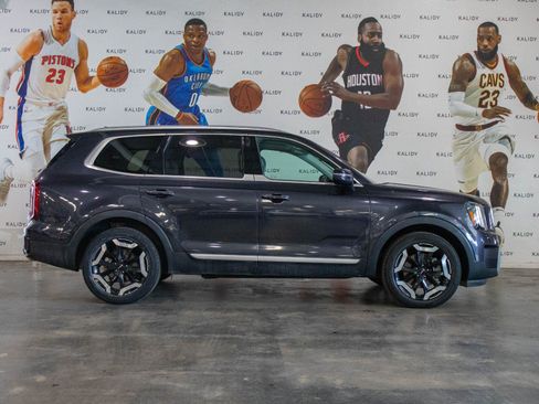 Used 2025 Kia Telluride S FWD image 19
