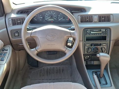 Used 1998 Toyota Camry LE image 13