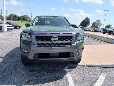 Used 2025 Nissan Frontier SV w/ SV Convenience Package RWD image 8