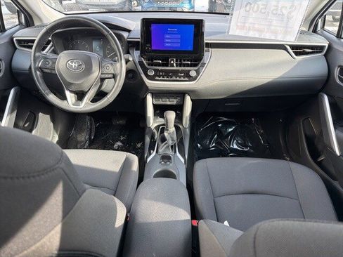 Used 2024 Toyota Corolla Cross LE image 2