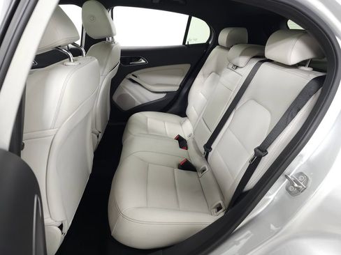 Used 2020 Mercedes-Benz GLA 250 4MATIC image 31