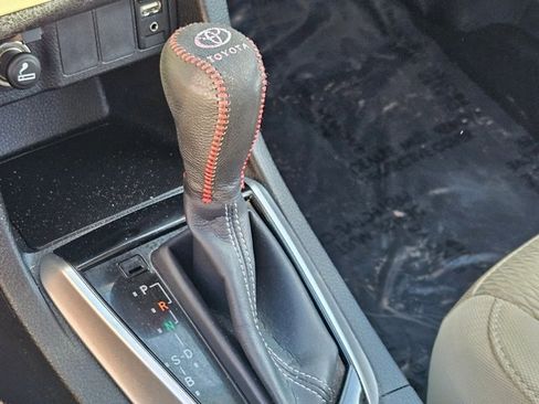 Used 2017 Toyota Corolla LE image 13