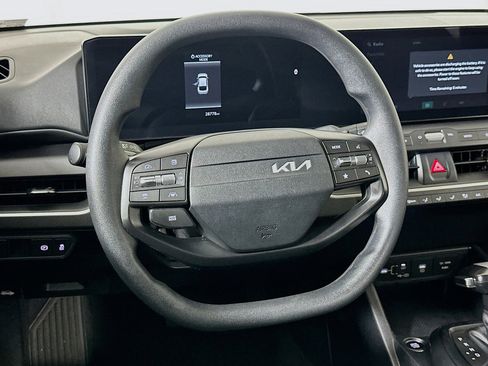 Used 2025 Kia K4 LXS image 18