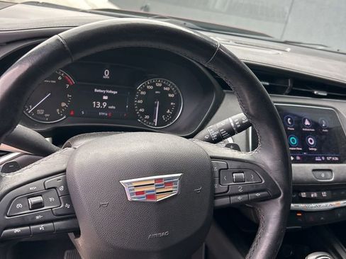 Used 2019 Cadillac XT4 Premium Luxury image 9