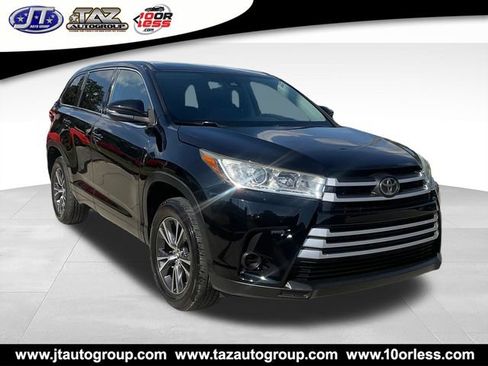 Used 2017 Toyota Highlander LE FWD image 1