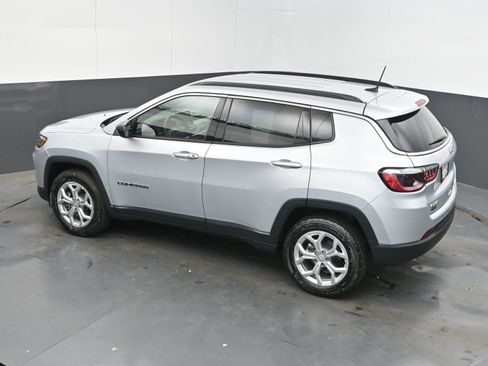 Used 2024 Jeep Compass Latitude image 33