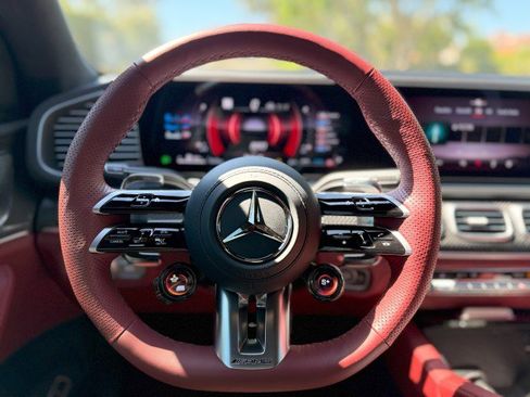 Used 2025 Mercedes-Benz GLS 63 AMG 4MATIC image 17