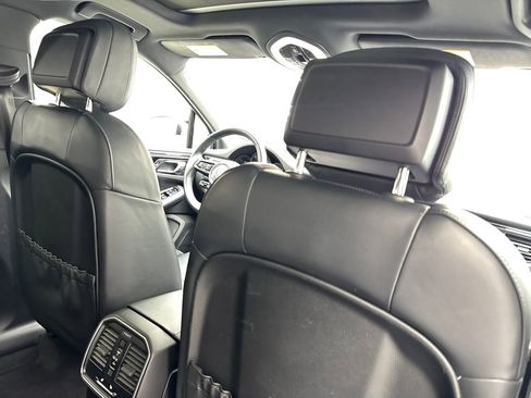 Used 2023 Porsche Macan image 40