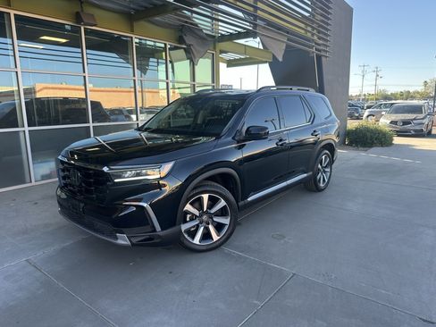 Used 2023 Honda Pilot Touring image 1