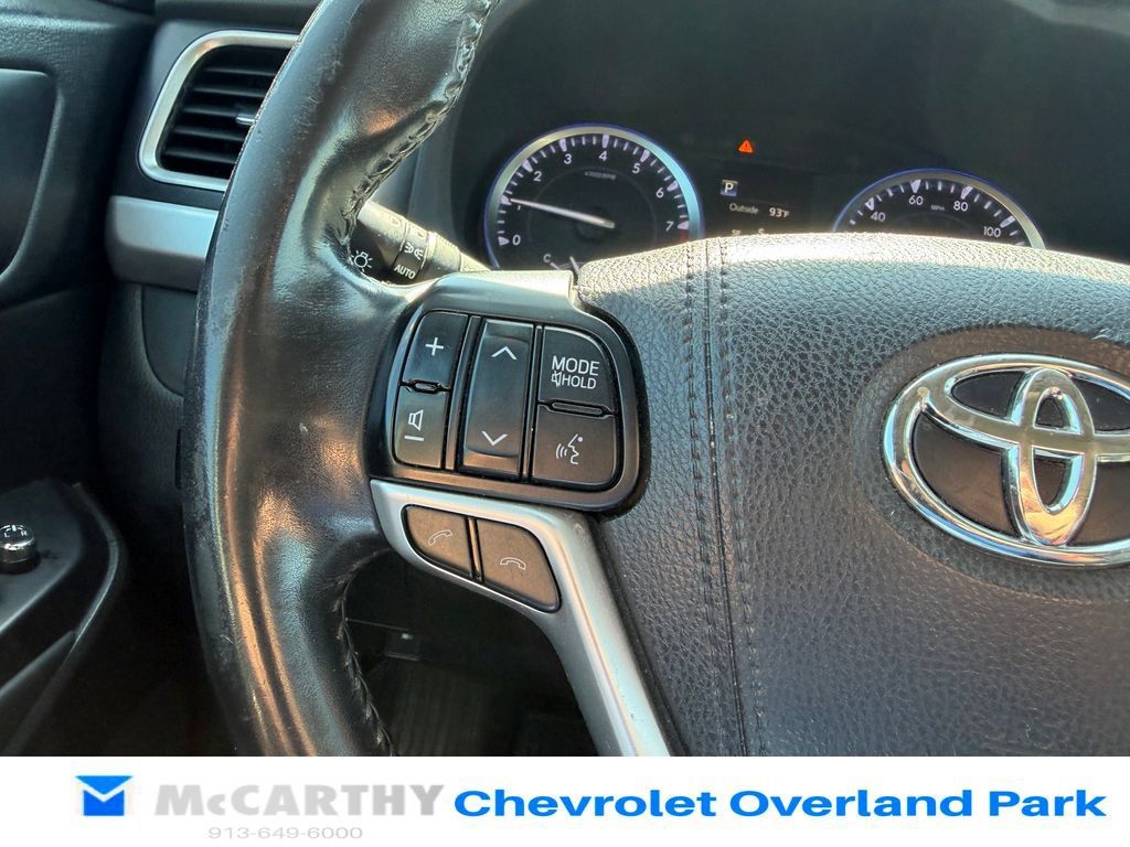 Used 2017 Toyota Highlander SE FWD image 13