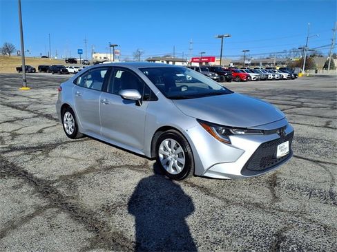 Used 2022 Toyota Corolla LE image 11
