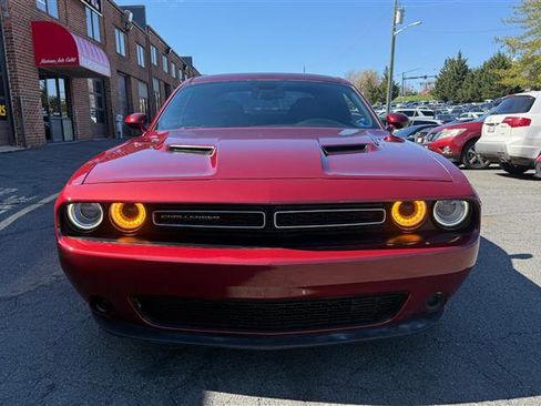 Used 2017 Dodge Challenger SXT image 2