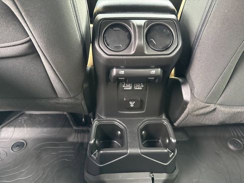 Used 2023 Jeep Gladiator Willys image 23