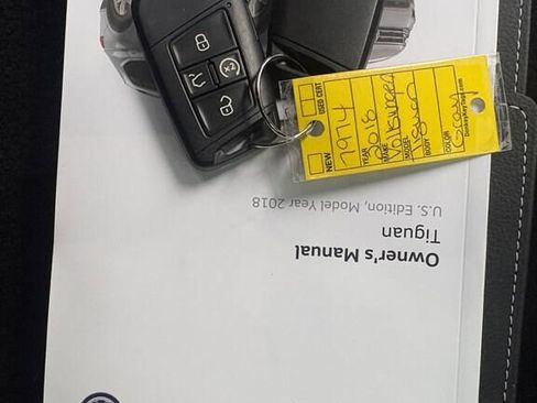 Used 2018 Volkswagen Tiguan SEL w/ 3rd Row Seat Package image 35