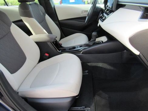 Used 2022 Toyota Corolla LE image 9