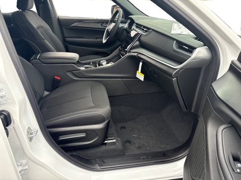 New 2025 Jeep Grand Cherokee Laredo X w/ Luxury Tech Group I image 20