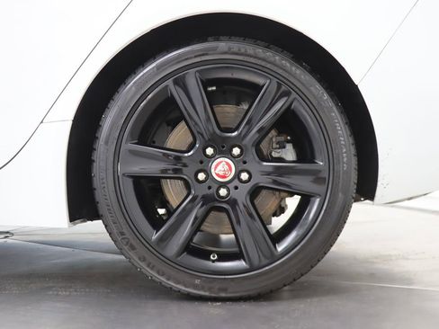 Used 2017 Jaguar XE Premium RWD image 44
