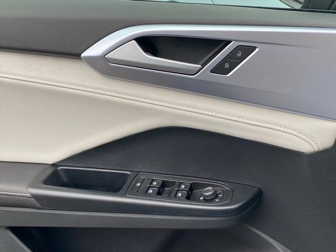 Used 2025 Volkswagen Taos SE image 20