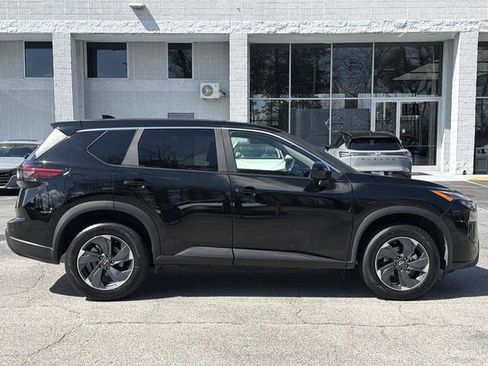 Certified 2025 Nissan Rogue SV image 29