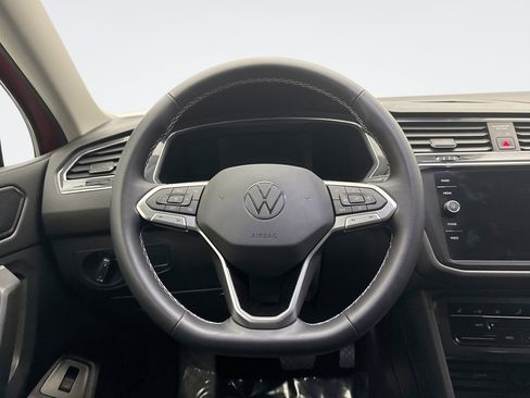 Used 2022 Volkswagen Tiguan SE image 12