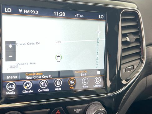 Used 2022 Jeep Grand Cherokee Laredo X image 11