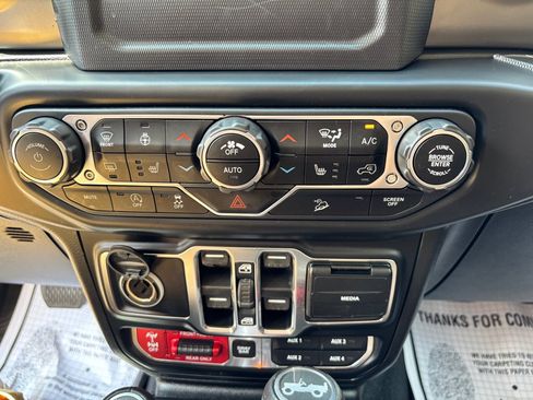 Used 2020 Jeep Wrangler Unlimited Rubicon w/ Cold Weather Group AWD/4WD image 29