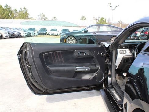 Used 2016 Ford Mustang GT Premium image 31